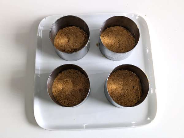 Slaný tvarohový koláč s bazalkou a cherry rajčátky: chutný nápad na rauty a aperitivy - Příprava krok 3