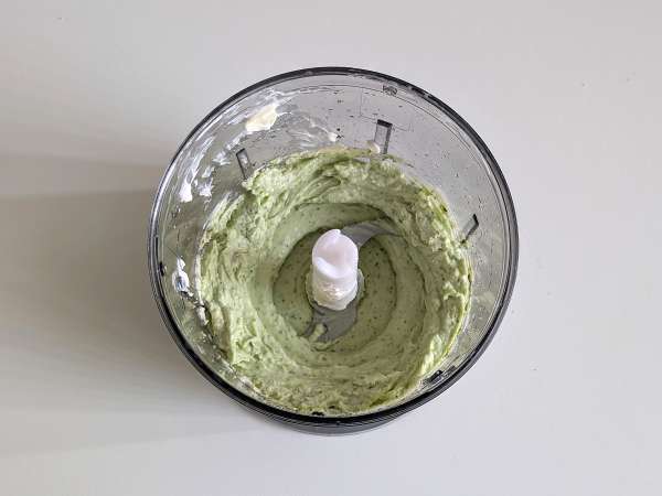 Slaný tvarohový koláč s bazalkou a cherry rajčátky: chutný nápad na rauty a aperitivy - Příprava krok 5