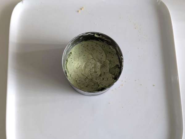 Slaný tvarohový koláč s bazalkou a cherry rajčátky: chutný nápad na rauty a aperitivy - Příprava krok 6