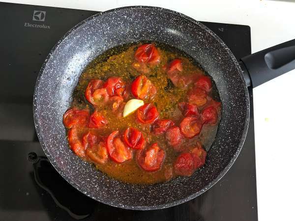 Slaný tvarohový koláč s bazalkou a cherry rajčátky: chutný nápad na rauty a aperitivy - Příprava krok 7