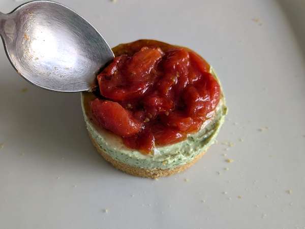 Slaný tvarohový koláč s bazalkou a cherry rajčátky: chutný nápad na rauty a aperitivy - Příprava krok 9