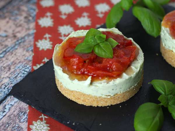 Slaný tvarohový koláč s bazalkou a cherry rajčátky: chutný nápad na rauty a aperitivy - Příprava krok 10