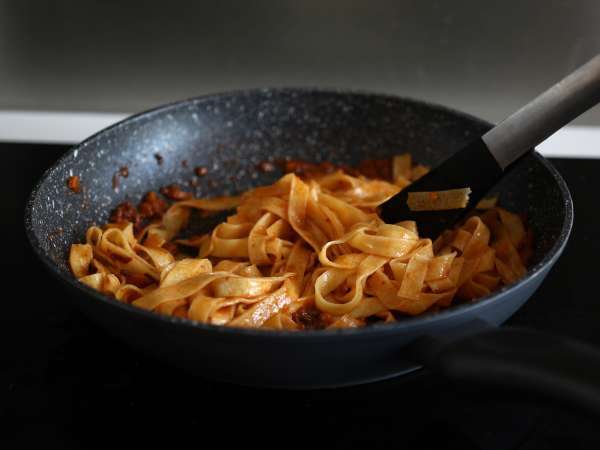 Těstoviny s boloňskou omáčkou - tagliatelle al ragù alla bolognese - Příprava krok 8