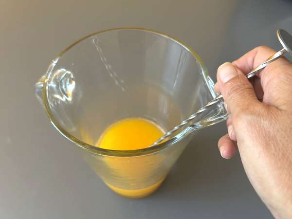 Agua de Valencia, středomořský koktejl s cava a pomeranči, který si můžete připravit doma. - Příprava krok 3