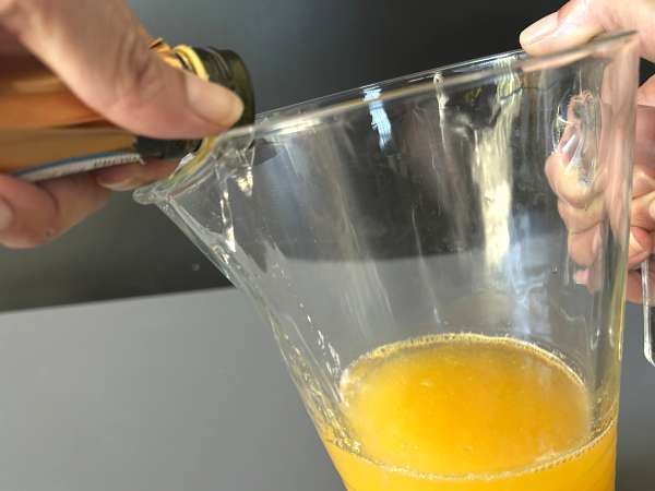 Agua de Valencia, středomořský koktejl s cava a pomeranči, který si můžete připravit doma. - Příprava krok 4