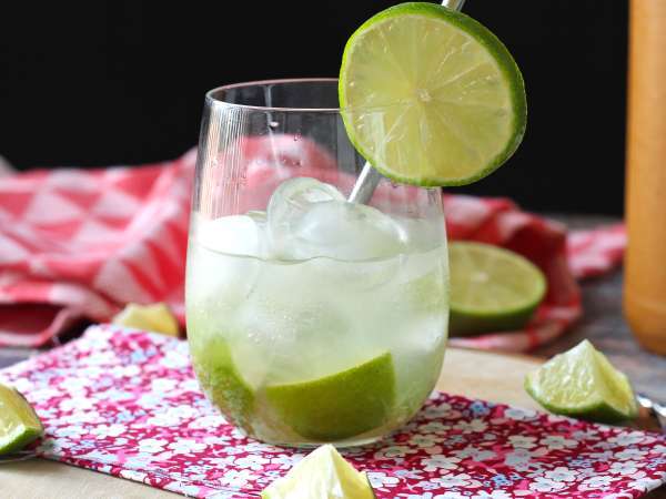 Citronová Caipirinha: brazilský nápoj, který snadno připravíte bez šejkru - Příprava krok 6