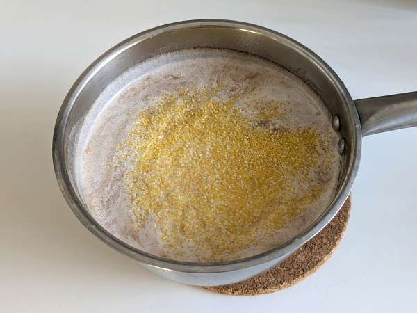 Dokonalá krémová polenta: snadný recept na měkký a chutný pokrm - Příprava krok 2