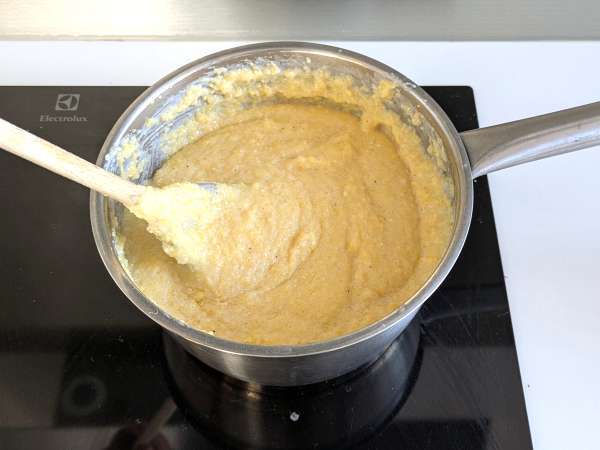 Dokonalá krémová polenta: snadný recept na měkký a chutný pokrm - Příprava krok 3