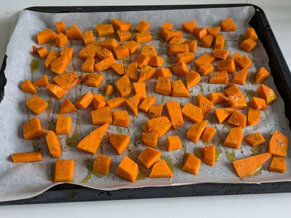 Dýňová sekaná s houbami a sýrem scamorza: chutný a snadný zapečený recept - Příprava krok 1