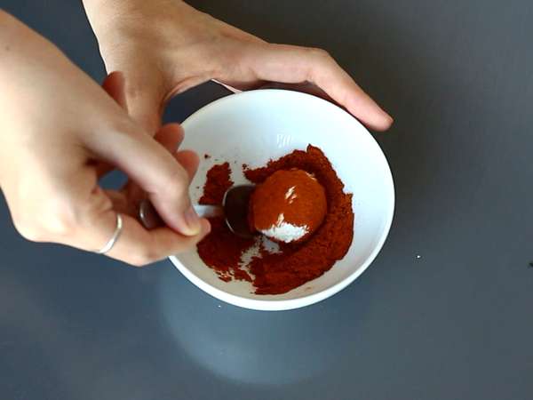 Aperitivní sýrová pomazánka ve tvaru dýně, ideální na Halloween! - Příprava krok 3