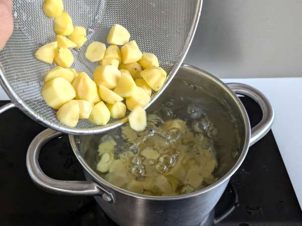 Krémové zapečené brambory cacio e pepe: snadná příloha, ze které se všichni zblázní! - Příprava krok 2