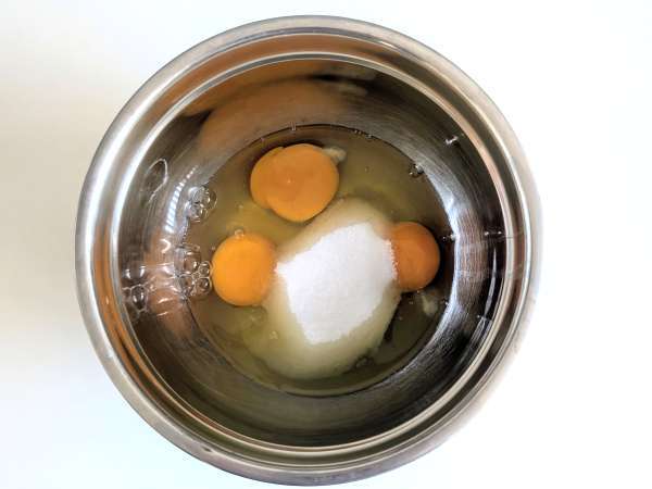 Meruňkový clafoutis s fritézou Air Fryer - Příprava krok 1