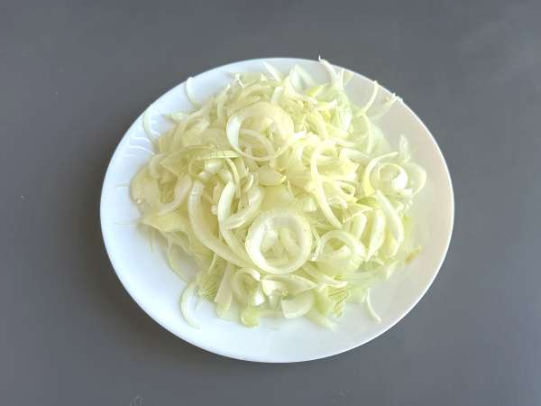 Cibulový konfit: jednoduchý, elegantní a dokonalý k masu a sýru - Příprava krok 1