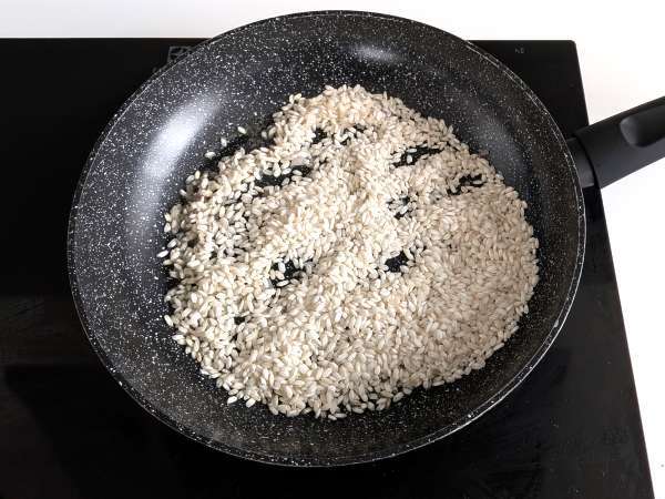 Rizoto s limetkou a růžovým pepřem: elegantní vegetariánský recept pro speciální večeře - Příprava krok 2