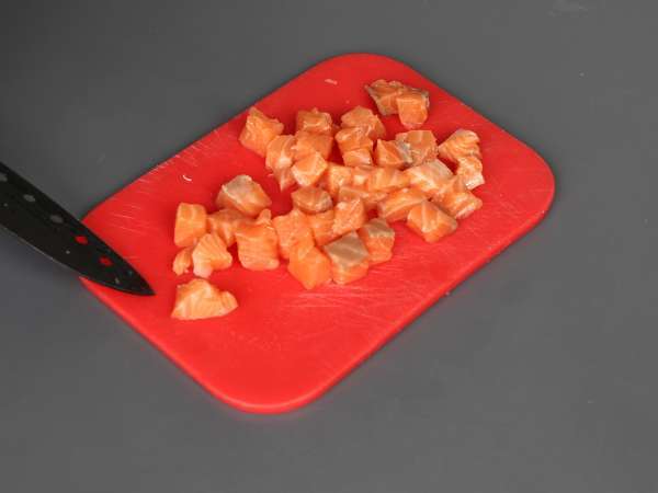 Asijské tacos: lososový tatarák v rýžových lupíncích - Příprava krok 3