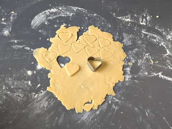 Koláč s jahodovým džemem: klasický recept na křehké pečivo (také srdce) - Příprava krok 6