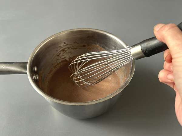 Domácí horká čokoláda: snadný recept na hustou, lesklou a hedvábnou čokoládu - Příprava krok 5