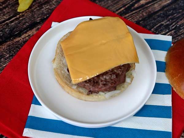 Cheeseburger, slavný hamburger, který všichni milují! - Příprava krok 4