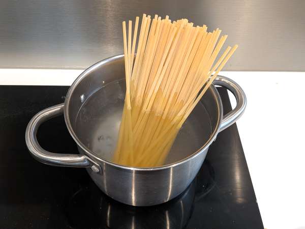 Těstoviny s mraženými chobotnicemi a cherry rajčátky: jednoduchý a chutný recept - Příprava krok 5