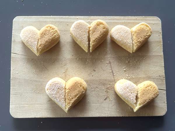 Srdíčka Soletilla s čokoládovou a pistáciovou polevou - Příprava krok 4