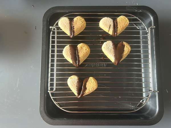 Srdíčka Soletilla s čokoládovou a pistáciovou polevou - Příprava krok 5