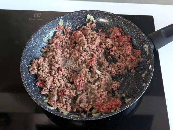 Fritéza na hamburgery: skvělá pro rychlou a chutnou večeři - Příprava krok 1