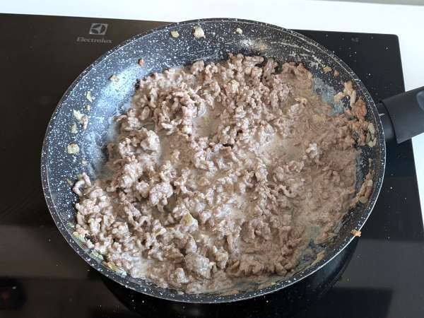 Fritéza na hamburgery: skvělá pro rychlou a chutnou večeři - Příprava krok 2