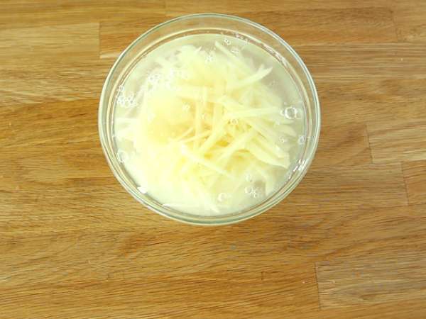 Bramborové lupínky z fritézy tak křupavé, že nebudete věřit, že jsou domácí výroby - Příprava krok 2