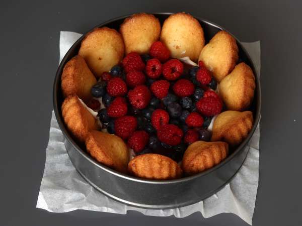 Charlotte s červeným ovocem a madeleines - Příprava krok 6