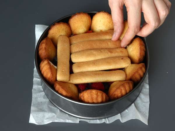 Charlotte s červeným ovocem a madeleines - Příprava krok 7