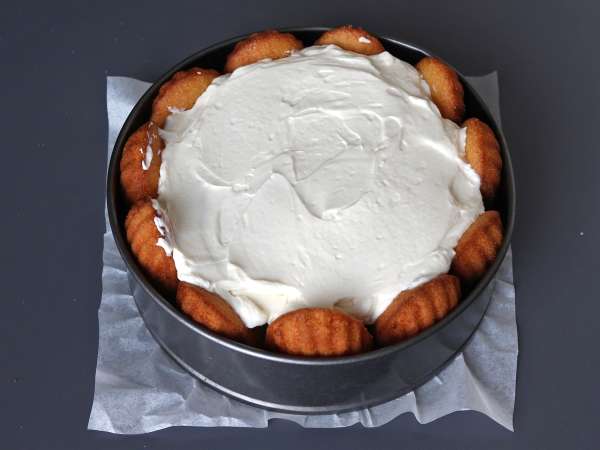 Charlotte s červeným ovocem a madeleines - Příprava krok 8