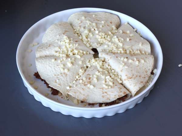 Tortilly pečené v troubě s quesadillou a pikantní hovězí náplní - Příprava krok 5