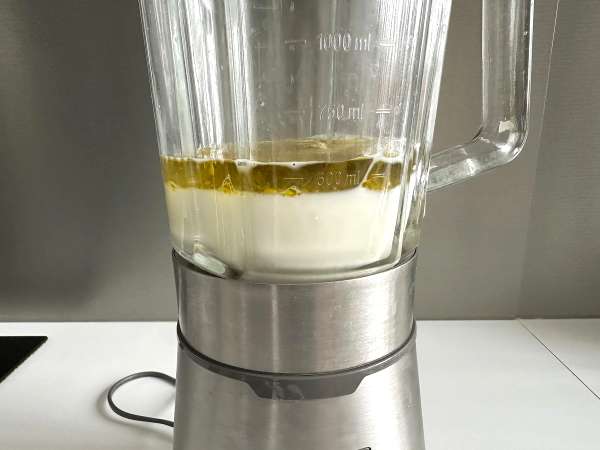 Pikantní těsto na koláč v mixéru: rychlé, snadné a mimořádně vlhké - Příprava krok 2