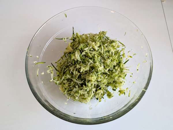 Conchiglioni plněné ricottou, cuketou a citronem: krémové a au gratin v troubě - Příprava krok 1