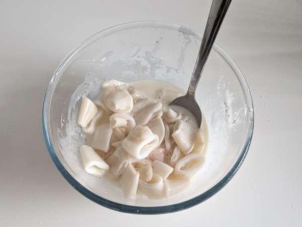 Kroužky chobotnice ve fritéze křupavé a lehké - Příprava krok 4