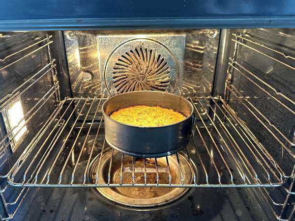 Ultra vlhký dort s pistáciemi, limetkou a cuketou - Příprava krok 8