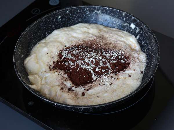 Dubajské žvýkací sušenky, virální recept na mochis s pistáciovou a kadaifovou náplní - Příprava krok 6
