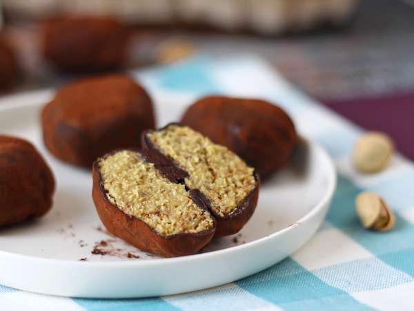 Dubajské žvýkací sušenky, virální recept na mochis s pistáciovou a kadaifovou náplní - Příprava krok 11