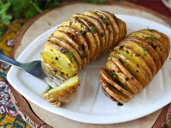 Brambory Hasselback ve fritéze: křupavé, rozplývající se v ústech a velmi snadné! - Příprava krok 7