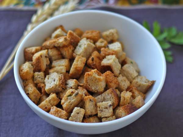 Křupavé bylinkové krutony ve fritéze Air Fryer (rychlé a snadné) - Příprava krok 7
