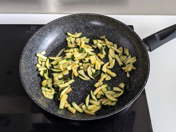 Cuketa Carbonara: snadno připravitelný vegetariánský recept - Příprava krok 3