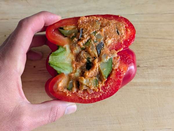 Zapečené vegetariánské plněné papriky: snadný a chutný recept se zeleninou a sýrem mozzarella - Příprava krok 6