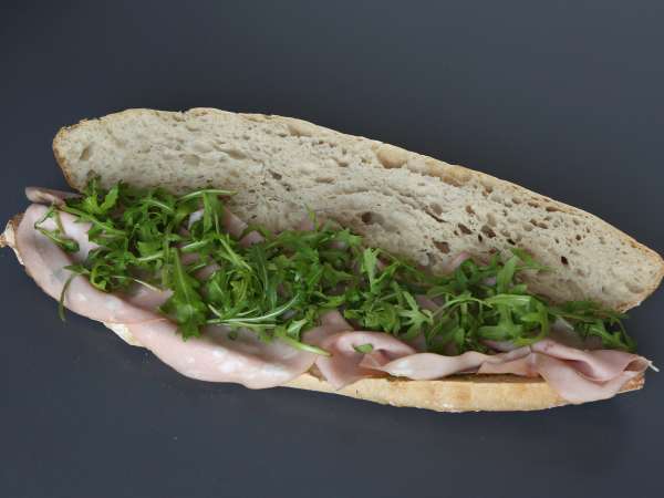 Gourmet italský sendvič s mortadelou a sýrem burrata - Příprava krok 3