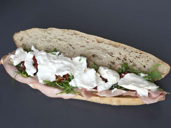 Gourmet italský sendvič s mortadelou a sýrem burrata - Příprava krok 5