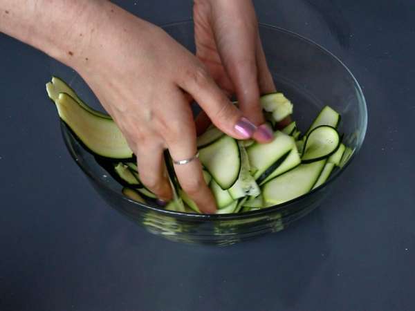Koláč s pestem a cuketou: snadný recept, který voní jako léto! - Příprava krok 2