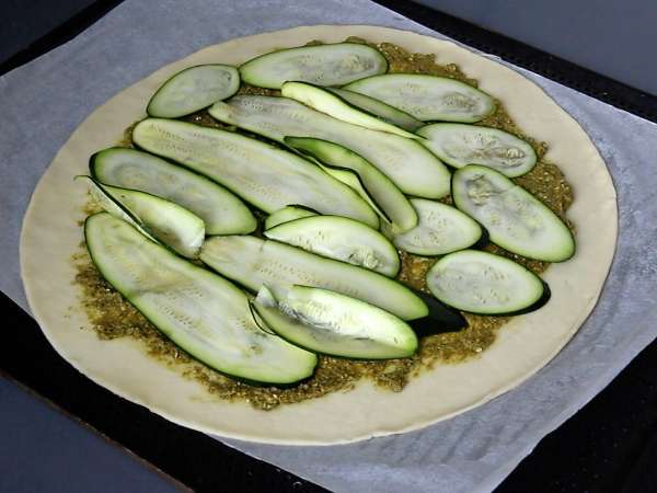 Koláč s pestem a cuketou: snadný recept, který voní jako léto! - Příprava krok 4