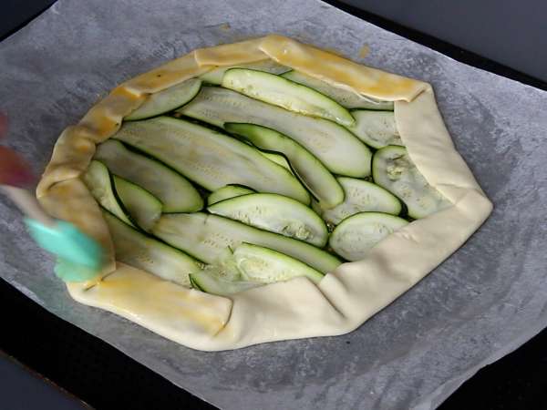 Koláč s pestem a cuketou: snadný recept, který voní jako léto! - Příprava krok 5