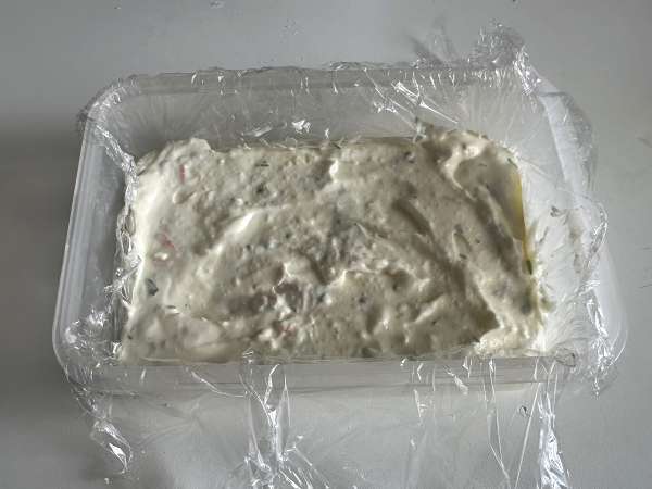 Surimi terina bez vaření: snadný studený předkrm, ideální na léto - Příprava krok 7