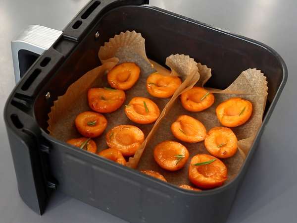 Tiramisu s pečenými meruňkami: ovocný a lahodně krémový dezert, ideální na léto - Příprava krok 2