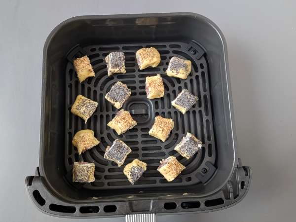 Rustici s klobásou a sýrem v horkovzdušné fritéze - Příprava krok 9